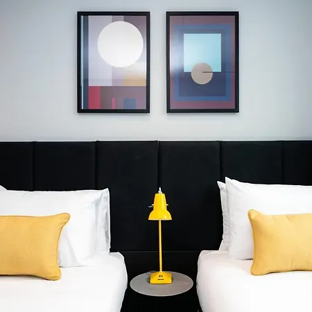Hotel Staycity Tivoli