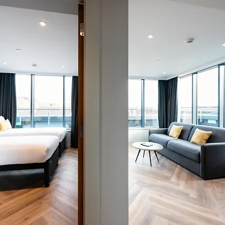 Staycity Tivoli فندق 4*