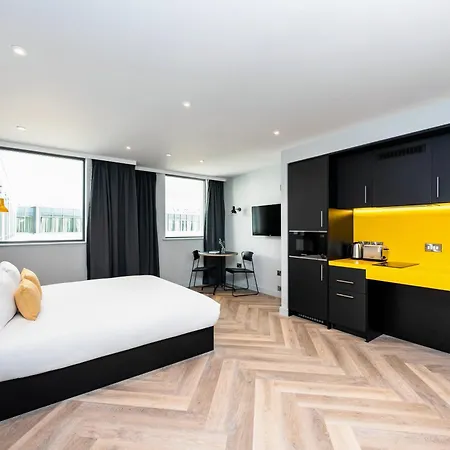 فندق Staycity Tivoli