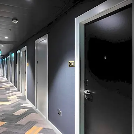 Staycity Tivoli Hotel 4*