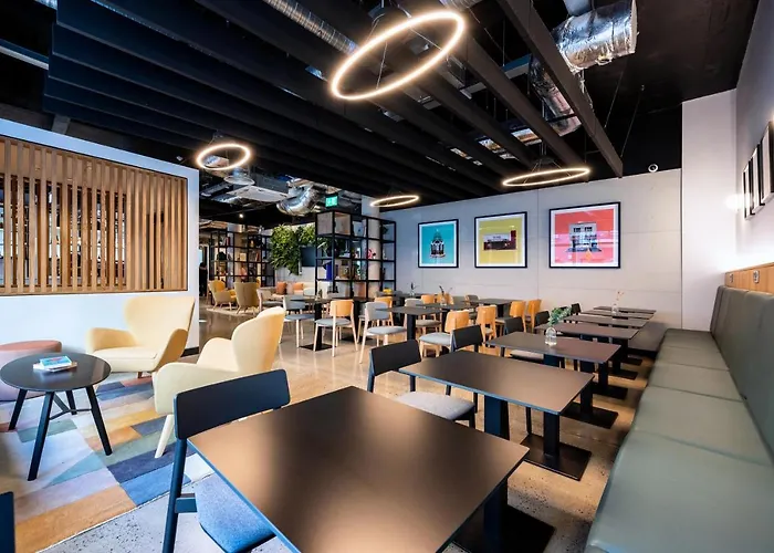 מלון Staycity Tivoli 4*