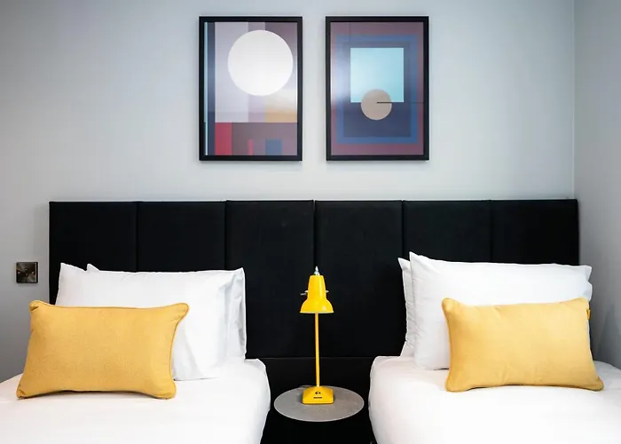 מלון Staycity Tivoli