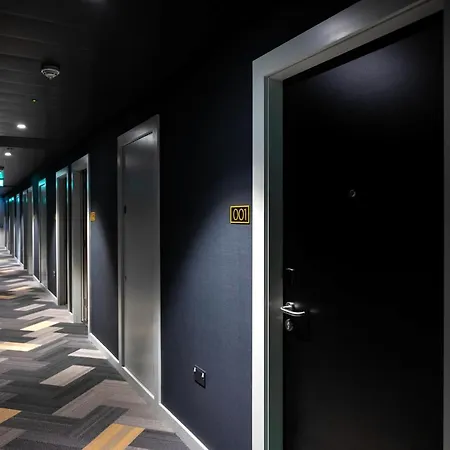 شقة فندقية Staycity Tivoli 4*