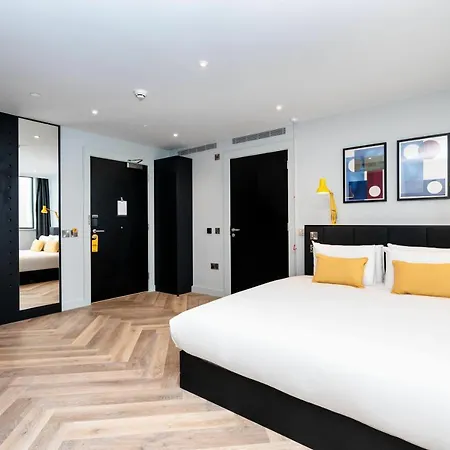 شقة فندقية Staycity Tivoli 4*