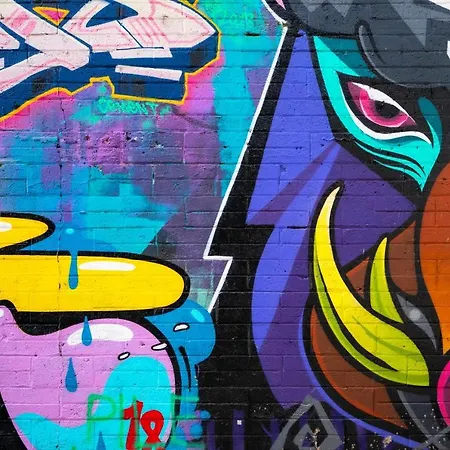 Staycity Tivoli Apart-hotel 4*