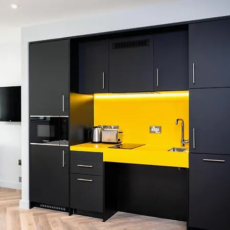 Apart-hotel Staycity Tivoli 4*